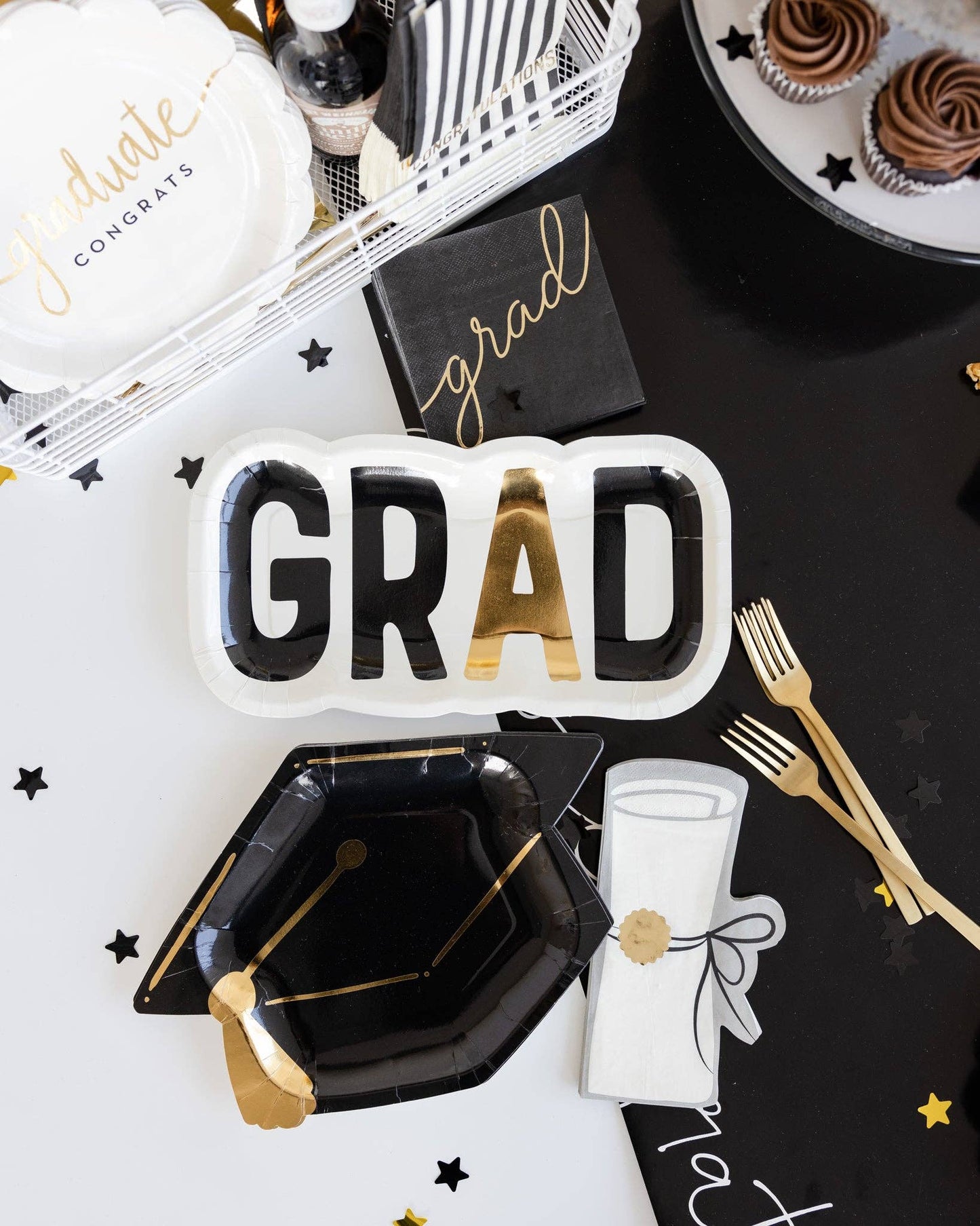 GRAD Shaped Paper Plate